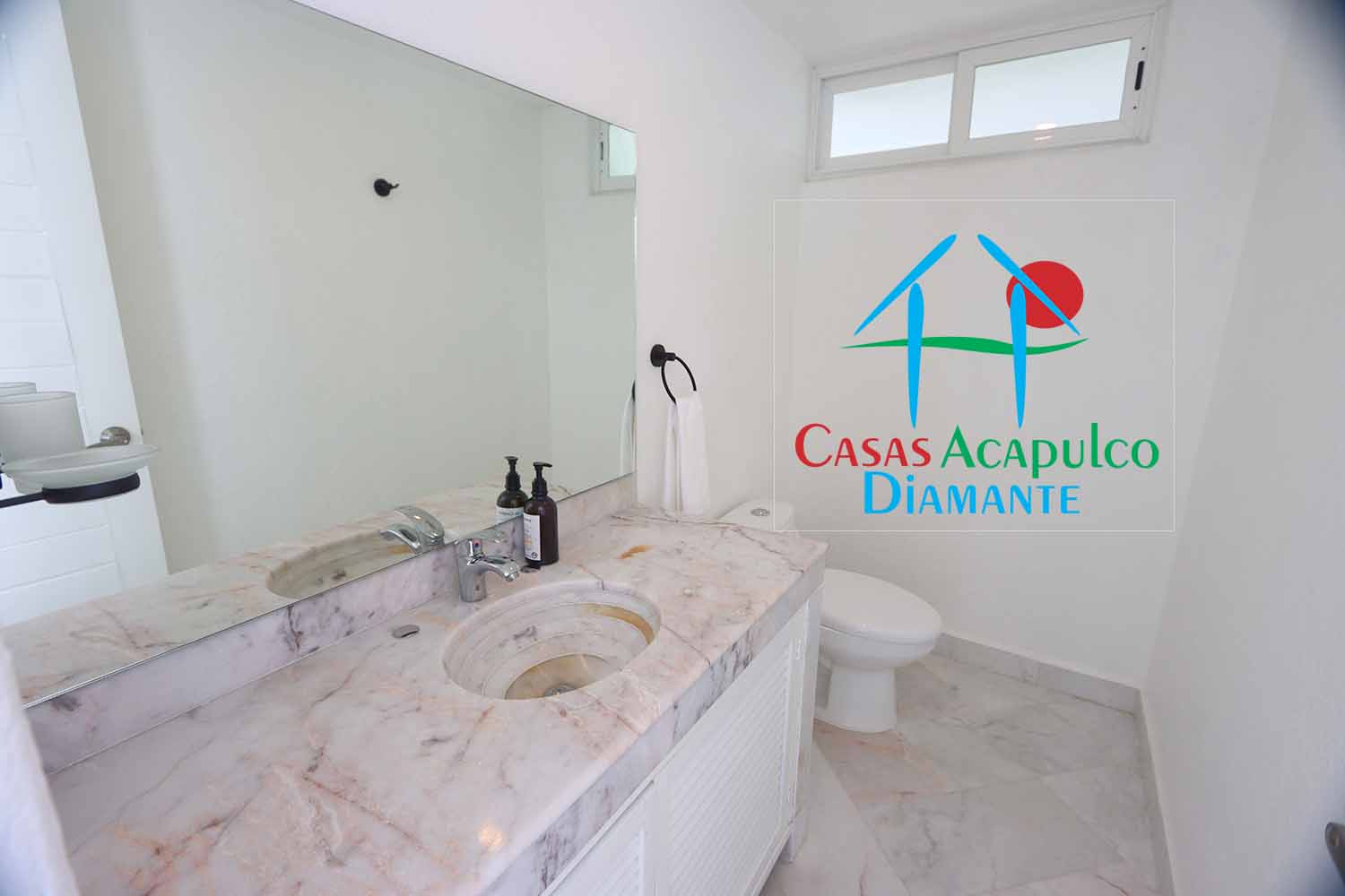 Casa Medusa - Baño de visitas 1